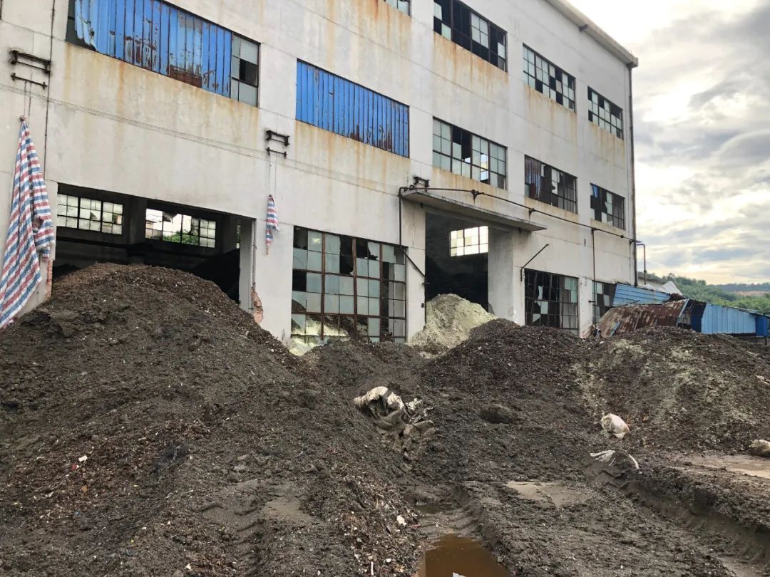 塑料垃圾在环境中长期留存后形成微塑料