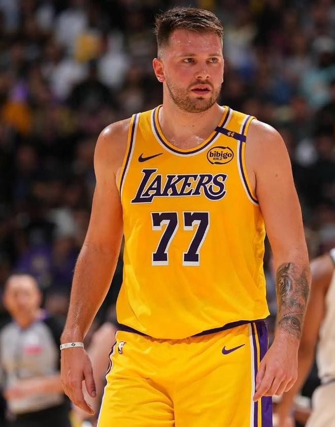 东契奇27岁创NBA三分纪录 超越库里成最年轻1600三