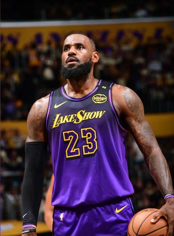 东契奇27岁创NBA三分纪录 超越库里成最年轻1600三