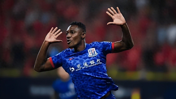 大连英博中超两连败引援策略受质疑 中锋位置成