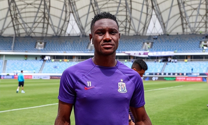 大连英博中超两连败引援策略受质疑 中锋位置成