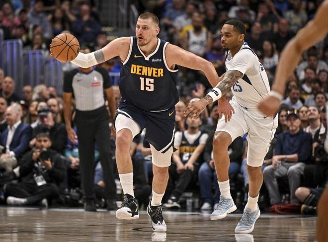 约基奇三双引领掘金大胜独行侠 穆雷狂砍53分助