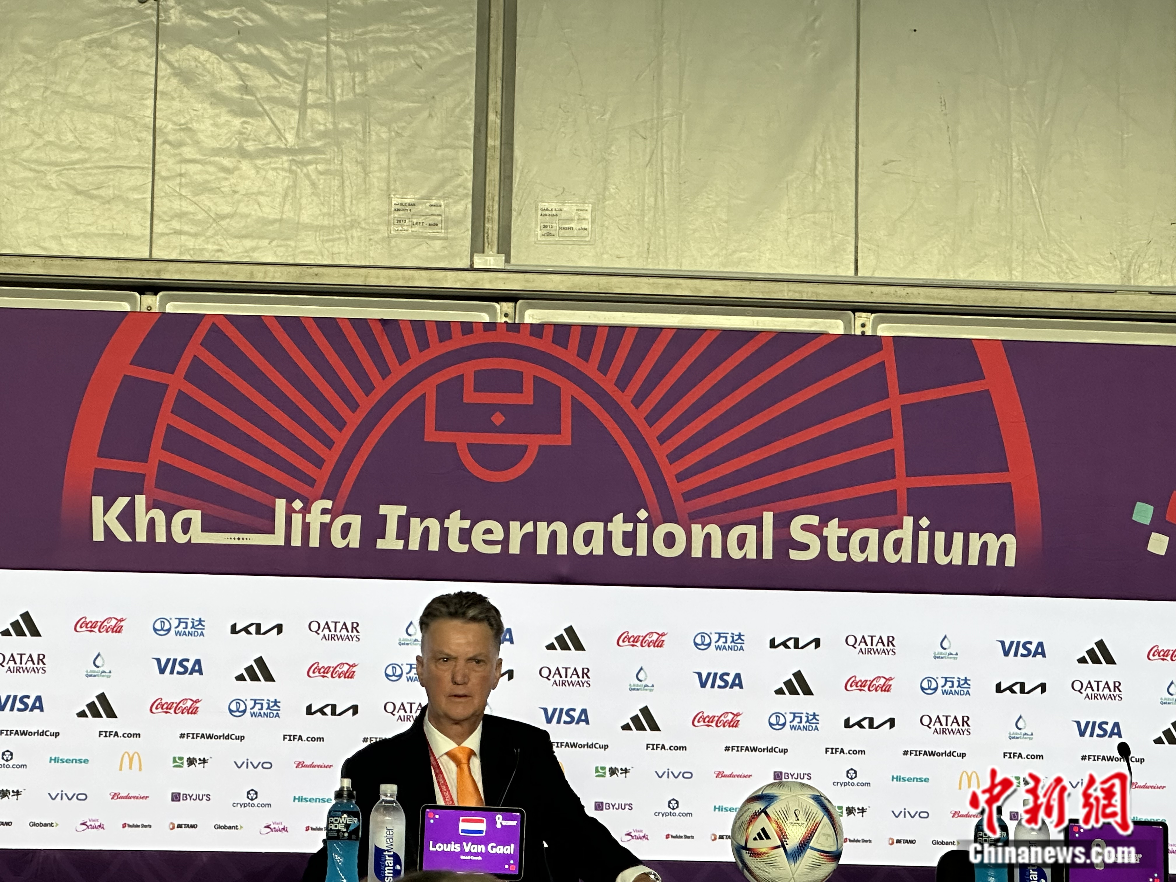 荷兰队31淘汰美国队 范加尔战术调整助球队晋级