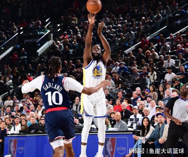 勇士末节爆发逆转快船 创附加赛三分纪录